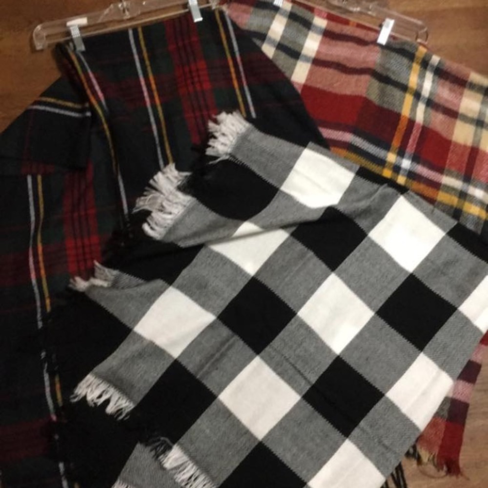 Preowned fashion scarves